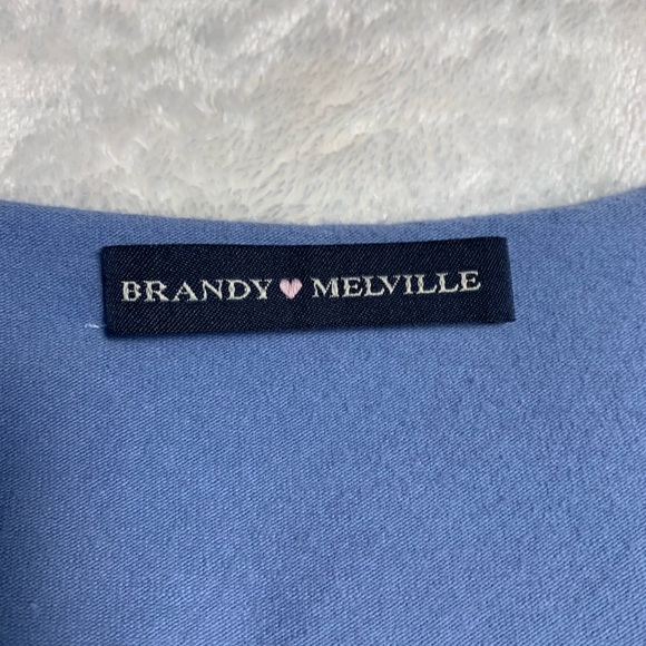 BRANDY MELVILLE LOW V CROP TOP - Picture 4 of 4